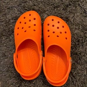 Orange crocs! Women’s 9 men’s 7!